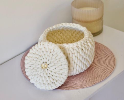 panier au crochet, fait main, artisanat français, créatrice, bonbonnière