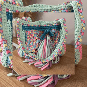 Sac au crochet type fourre tout, fait main artisanat français, pastels, pompons
