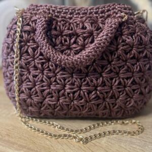 sac au crochet au point de jasmin avec anses crochetées chaine dorée